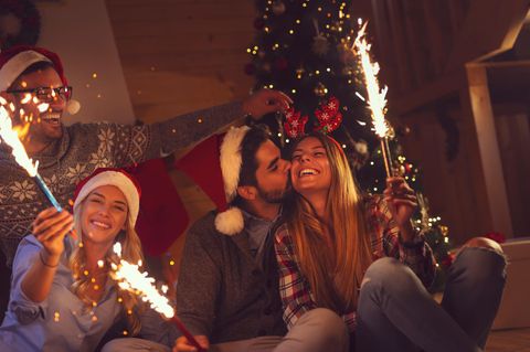 Horoskop: Glückliche Freunde feiern Weihnachten