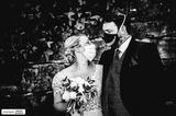 Hochzeitsfotografie: Brautpaar mit Maske