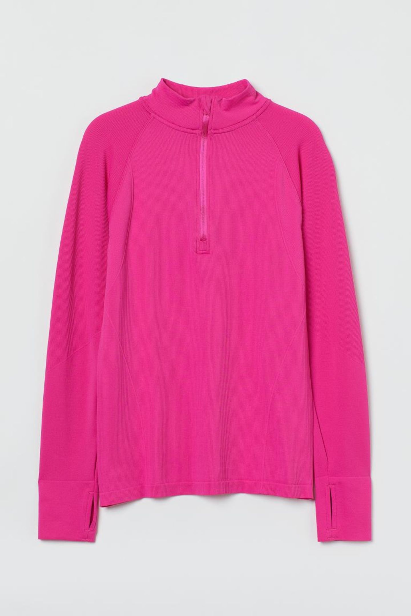 Wenn das Outfit der Burner ist, dann brennen die Muskeln gleich doppelt so stark. Wir lieben dieses gerippte Sportshirt von H&M. Für rund 20 Euro erhältlich.