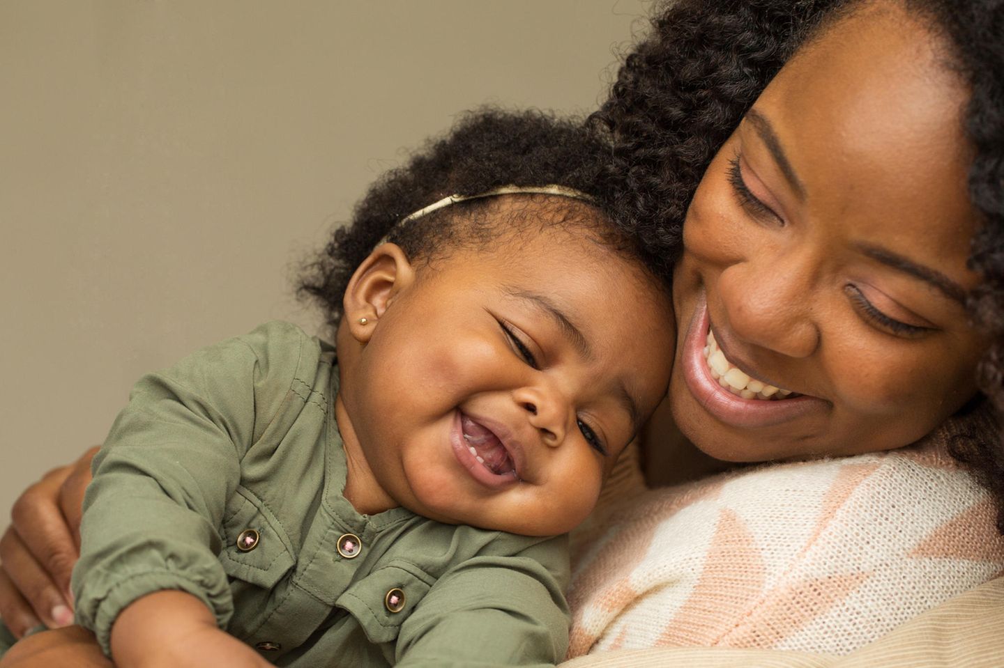 Was macht mich zur guten Mama: Baby mit Mutter