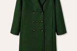 Ein Klassiker in seiner Form, jedoch die Farbe macht ihn unique: Der Mantel, den Katie Holmes trägt, besticht eindeutig durch sein sattes Grün. Ob leger oder elegant: Die Stylemöglichkeiten sind vielfältig. Von Mango, kostet ca. 160 Euro. 