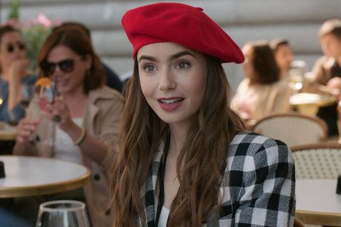 Netflix Serien wie "Emily in Paris" beeinflussen neue Modetrends. 