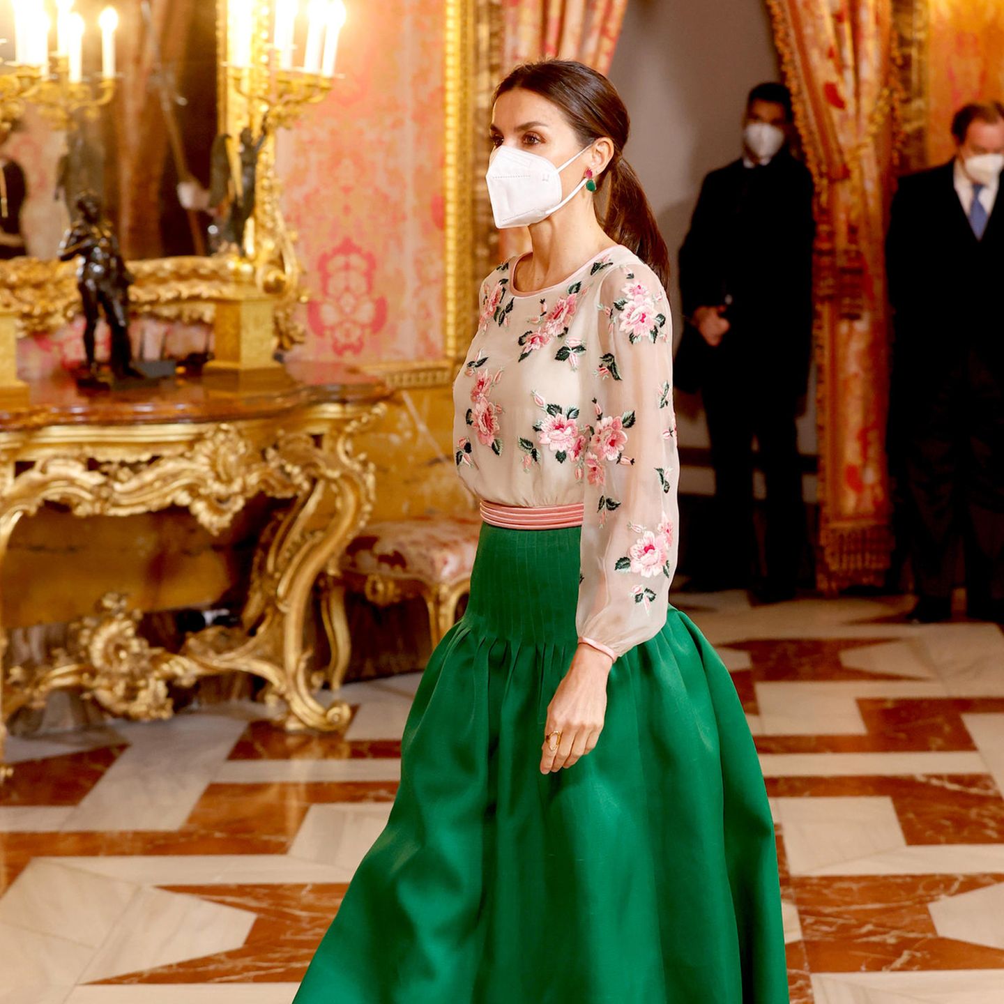Königin Letizia bezaubert im floralen Valentino-Dress