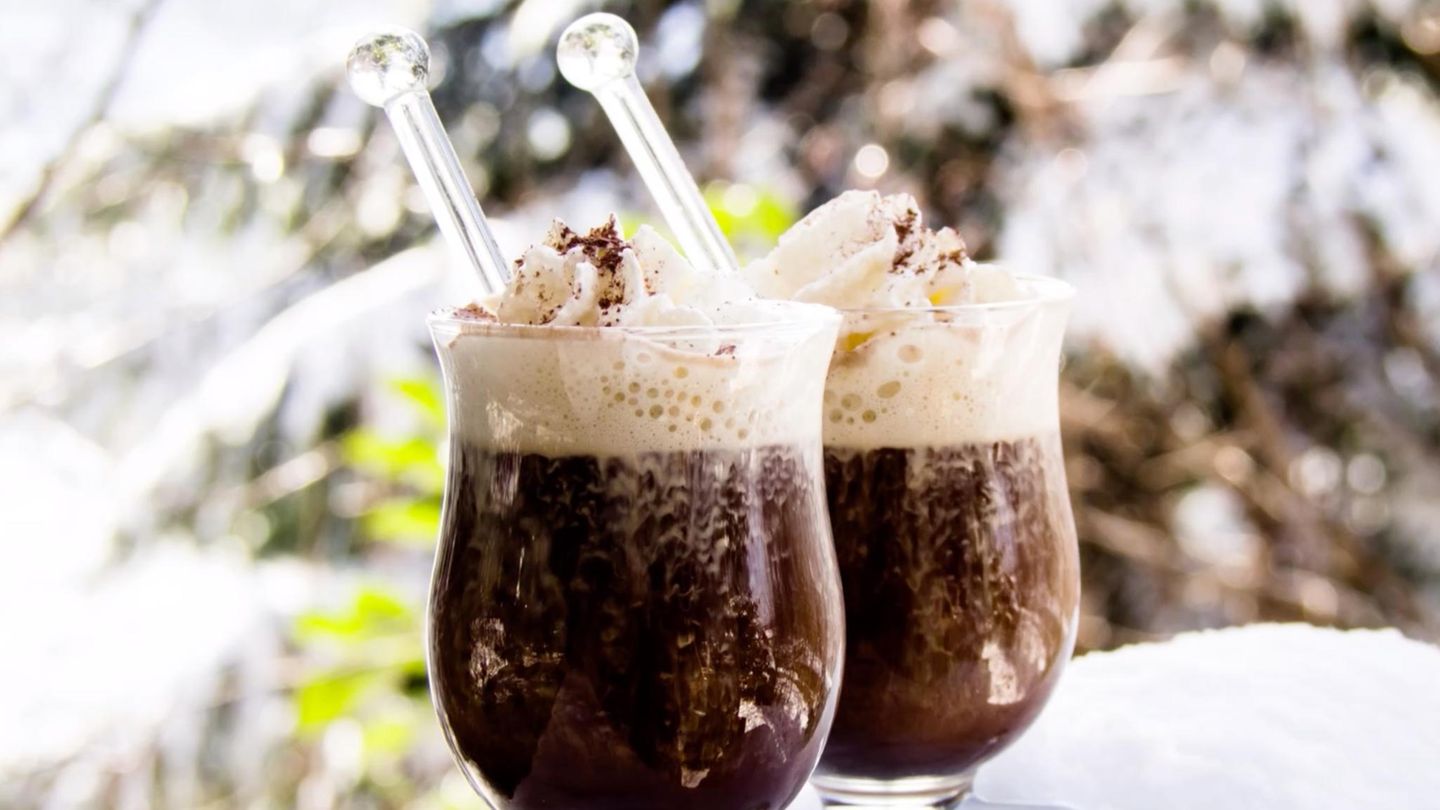 -Sch-mli-Pfl-mi-Mit-diesem-Cocktail-feiern-die-Schweizer-beim-Apr-s-Ski