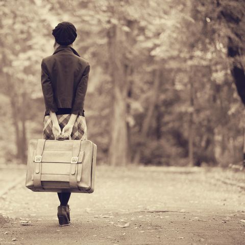 Psychologie: Eine Frau mit Koffer