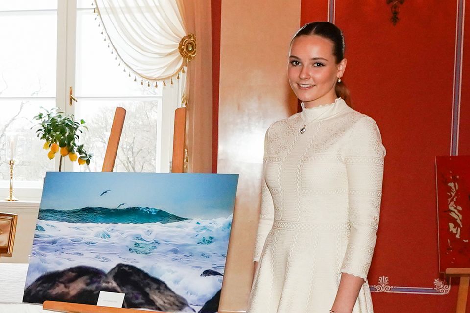 Prinzessin Ingrid Alexandra nimmt anlässlich ihres 18. Geburtstages Präsente entgegen