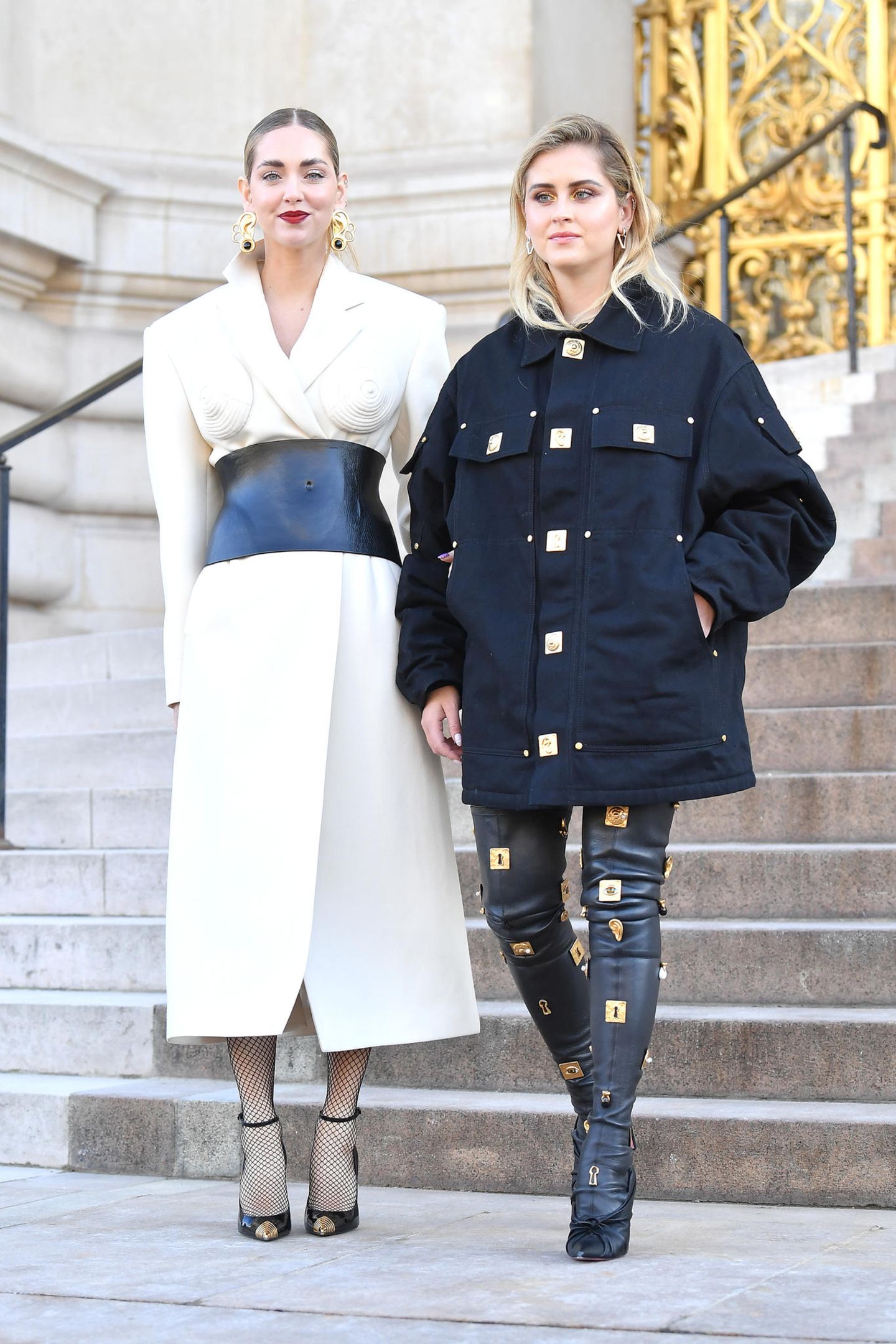 Die Männer-Modewoche haben Chiara und Valentina Ferragni ausgelassen, pünktlich zu den Haute Couture Shows sind sie aber in Paris und begeistern in extravaganten Designs von Schiaparelli. 