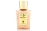 Das Peonia Nibole Shimmer Oil von Acquia di Parma lässt die Haut sofort strahlen und verzaubert auch noch mit einem Duft von Himbeeren, Rose und Moschus. Für rund 64 Euro erhältlich.