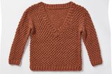 V-Pullover stricken: ein bräunlicher Pullover mit V-Ausschnitt