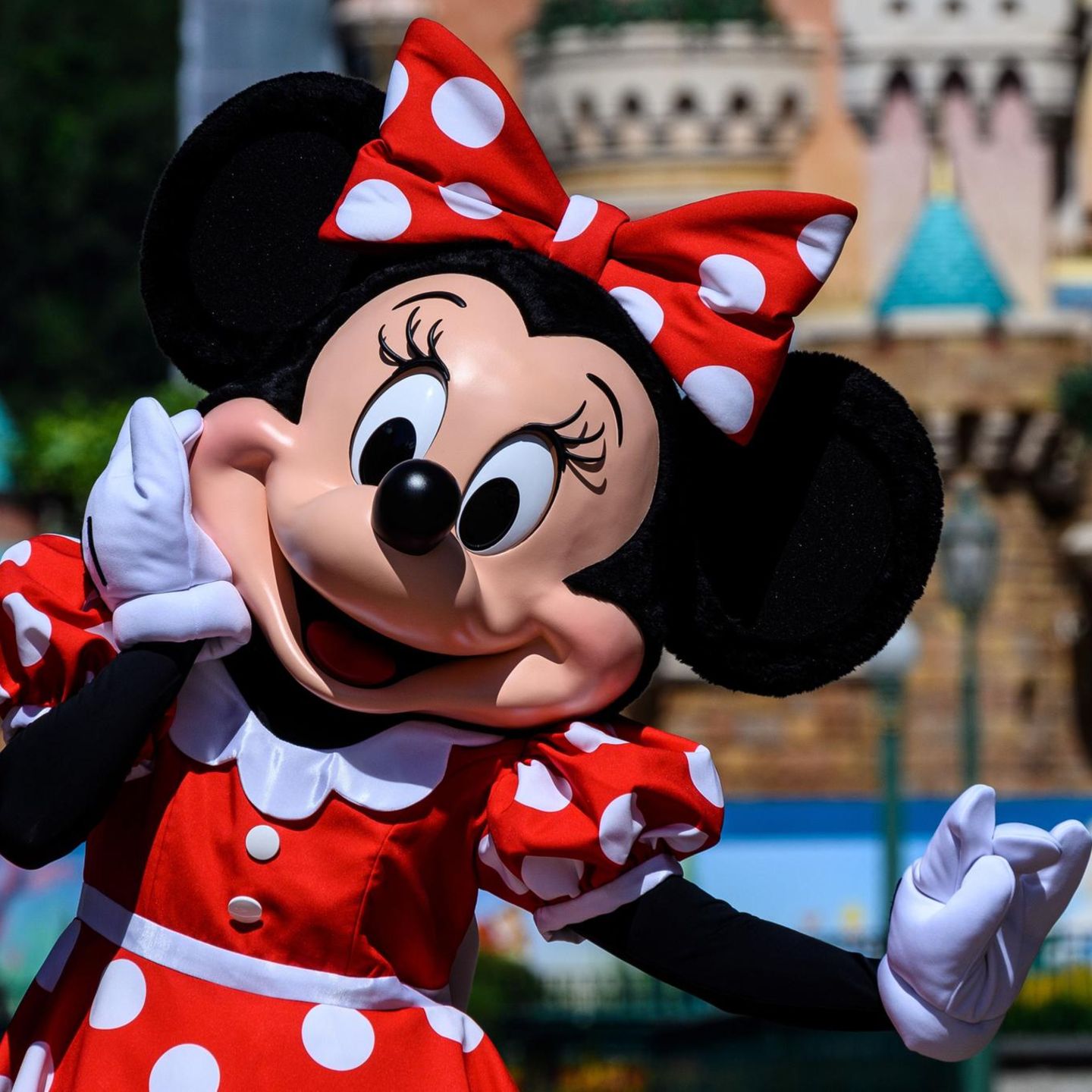 Nach fast 100 Jahren Kleid trägt Minnie Maus jetzt einen Hosenazug