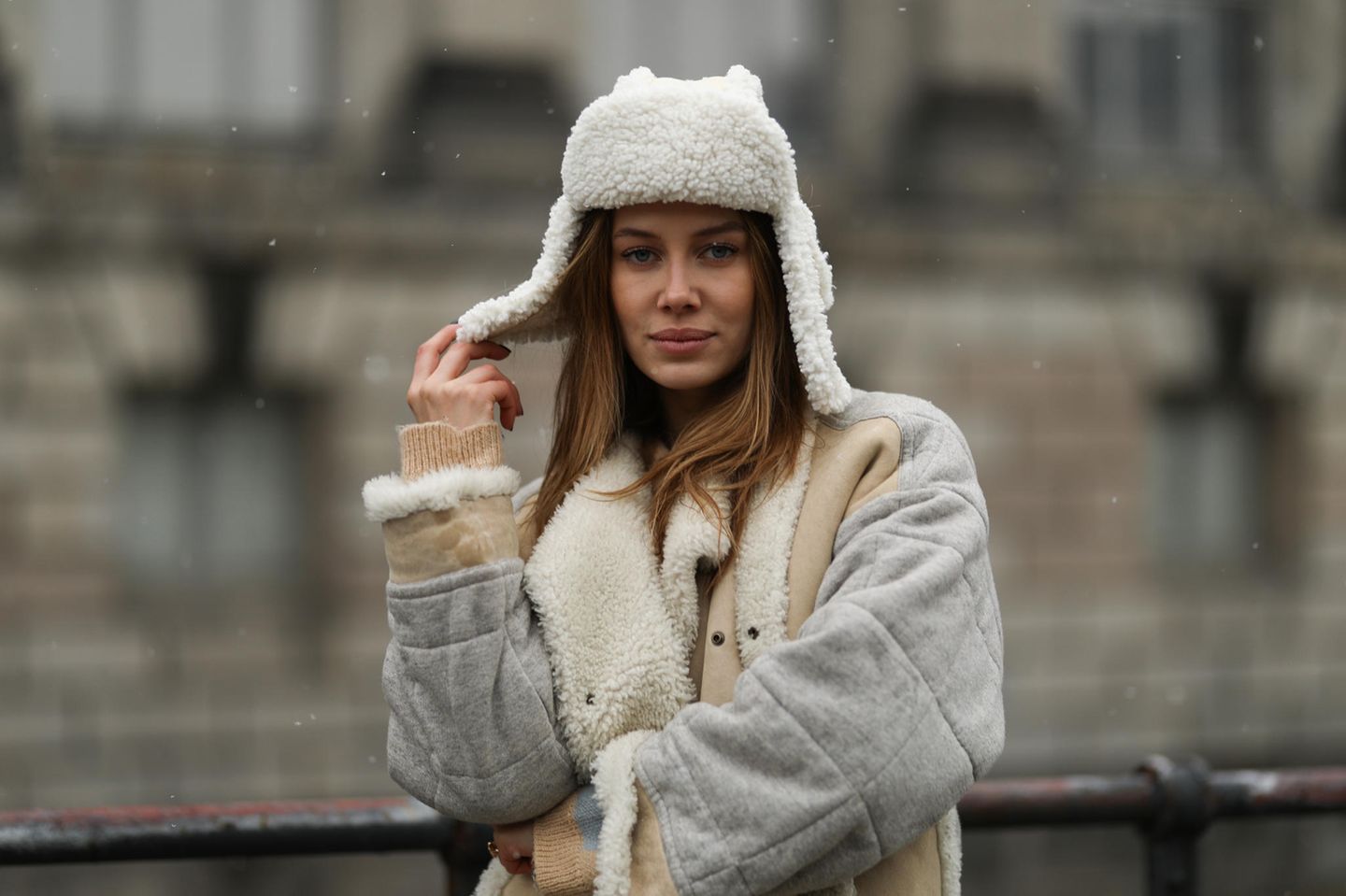  Nicole Poturalski trotzt der Kälte in Berlin. 