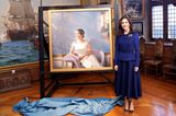 Prinzessin Mary doppelt schön: Das elegante neue Porträt der Kronprinzessin wurde vom in Dänemark lebenden spanischen Künstler Jesús Herrera Martínez extra für die Ausstellung ”H.K.H. Kronprinsesse Mary 1972 – 2022” gemalt.
