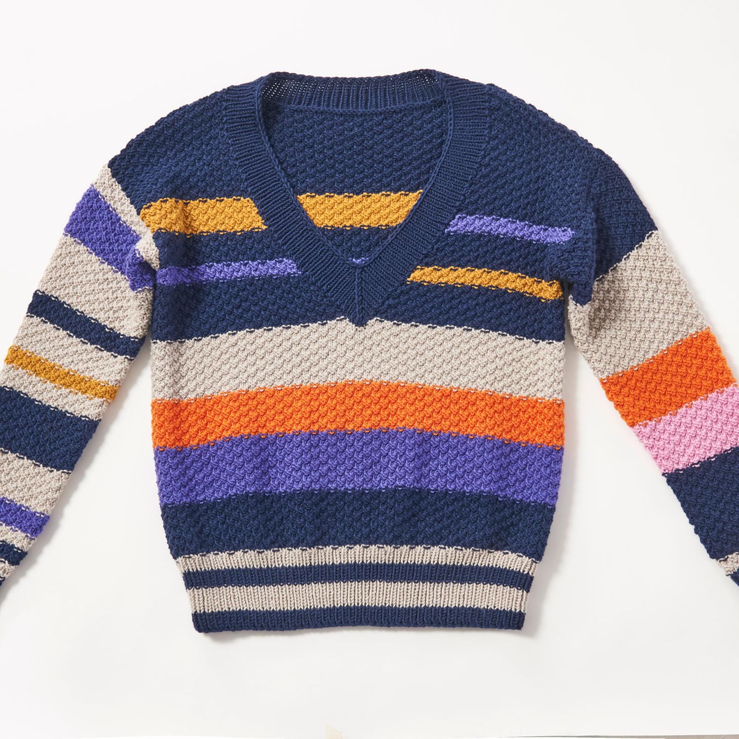 Streifen-V-Pullover stricken: bunt gestreifter Pullover mit V-Ausschnitt