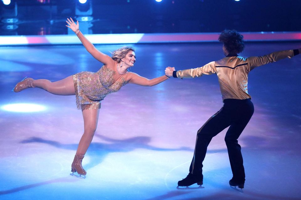 Sarina Nowak und David Vincour im Finale der Sat.1 Show Dancing on Ice