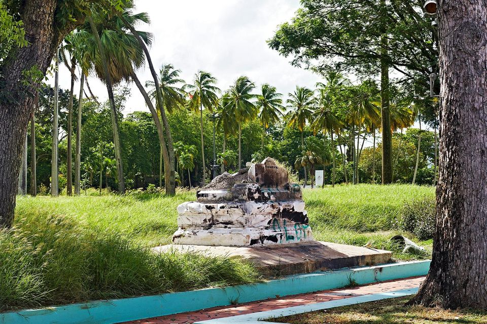 Martinique: Gestürzte Statue