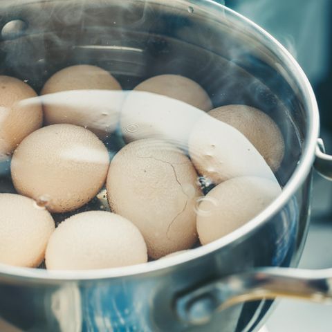 Eier im Kochtopf nach dem Kochen