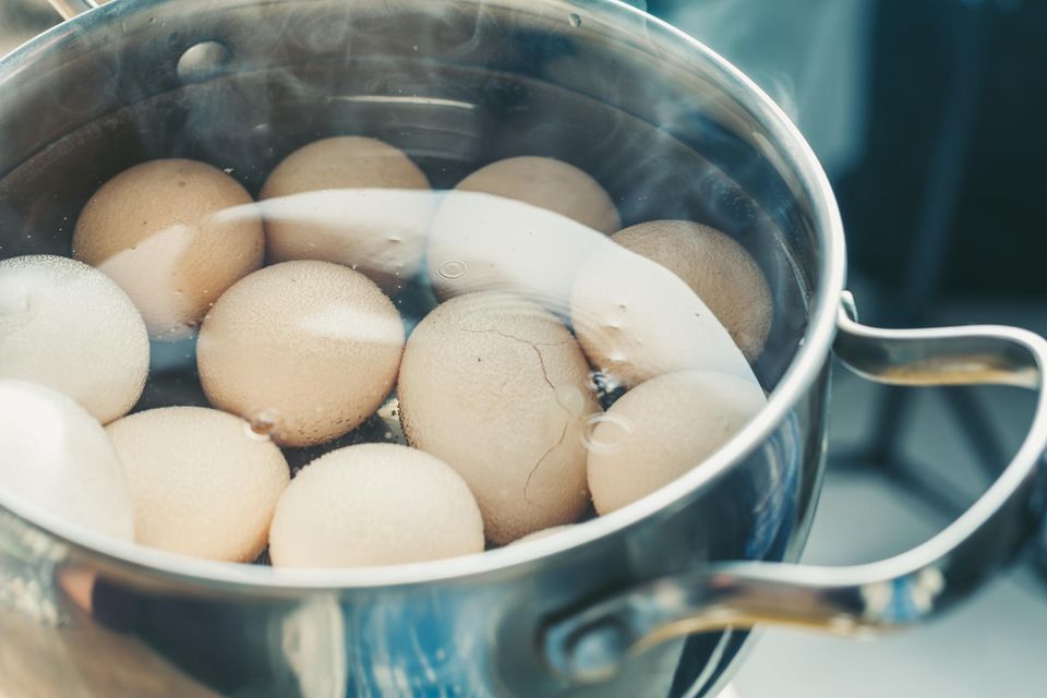 Eier im Kochtopf nach dem Kochen