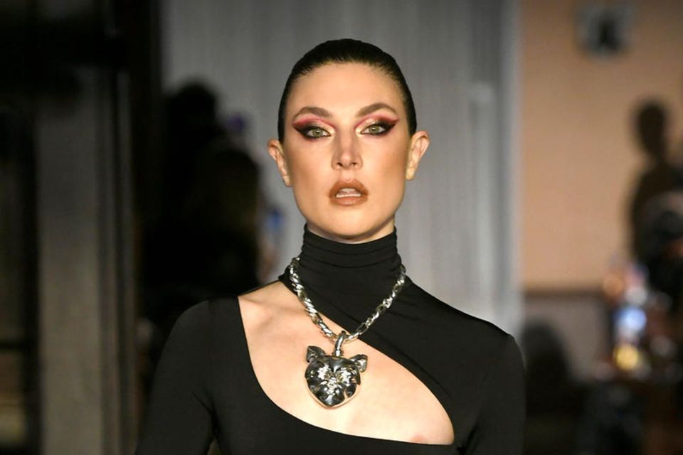 New York Fashion Week: Für extravagante Looks und spannende Augen-Make-ups sollten wir uns an den Styles von Laquan Smith orientieren. Für extravagante Looks und spannende Augen-Make-ups sollten wir uns an den Styles von Laquan Smith orientieren.