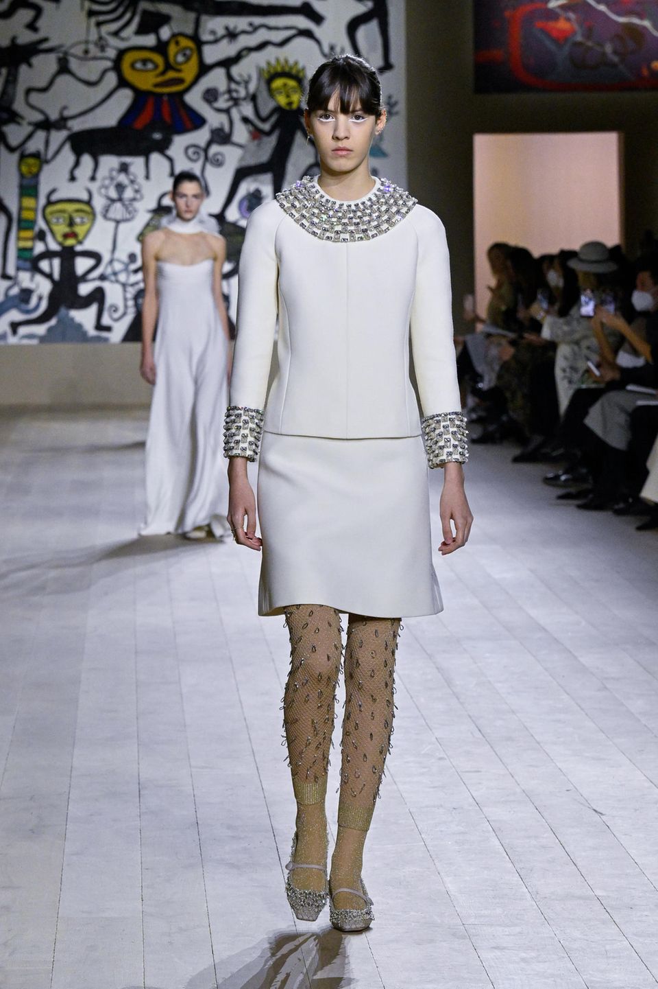 Ein Model läuft für die Dior Spring-Summer-2022-Kollektion