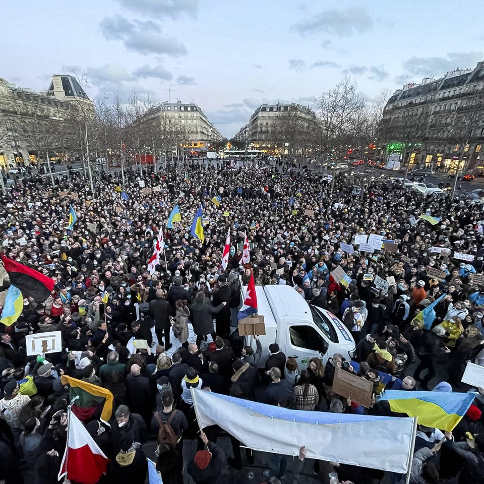 In Frankreich wurde auf dem Place de la République in Paris demonstriert.