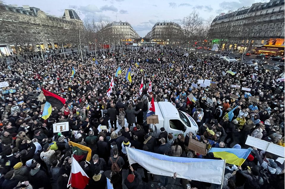 In Frankreich wurde auf dem Place de la République in Paris demonstriert.