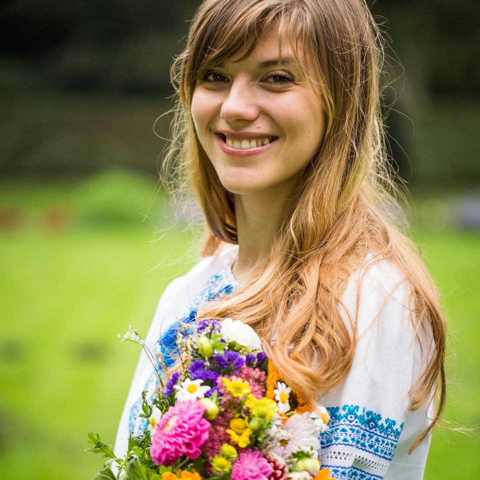 Ewgenia Klaschik ist in der Ukraine aufgewachsen und hat unter anderem Deutsch auf Lehramt studiert. Sie lebt in Hamburg und hat Familie und Freunde in der Ukraine.