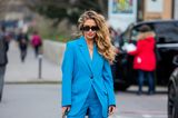 Dank Maja Malnar haben wir nun das Bedürfnis, uns knallige Farben und echte Power Suits zuzulegen. Der blaue Anzug passt hervorragend zu der langen Mähne der Influencerin und unterstützt ihren coolen Auftritt.