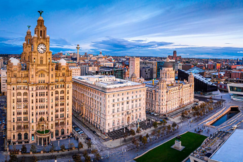 Liverpool: drei helle Gebäude, die drei Grazien