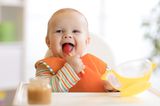 Team Rabeneltern: Baby isst Gläschen