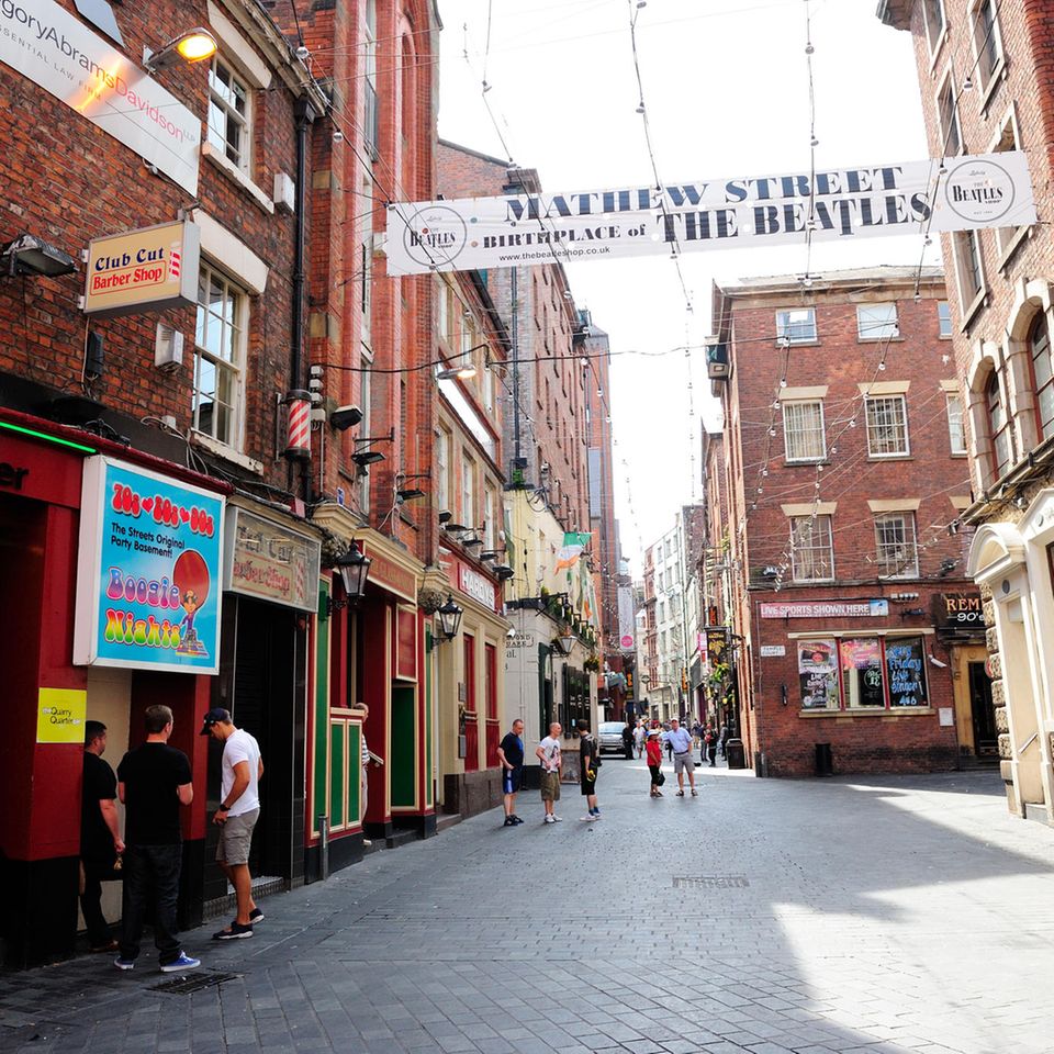 Liverpool: eine Straße mit Backsteinhäusern auf beiden Seiten