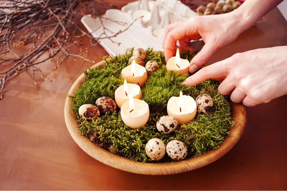 Osterdeko aus Naturmaterialien: Osterschale mit Kerzen