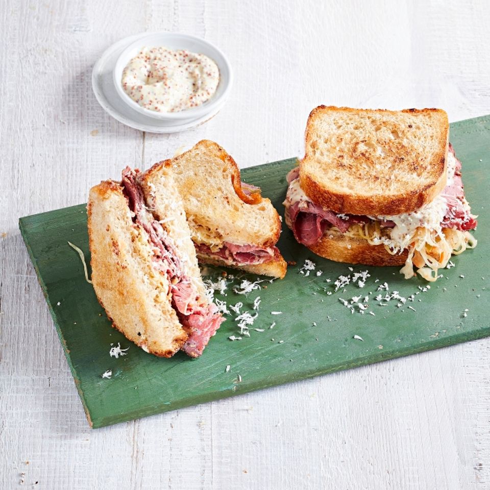Pastrami-Sandwich mit Kraut