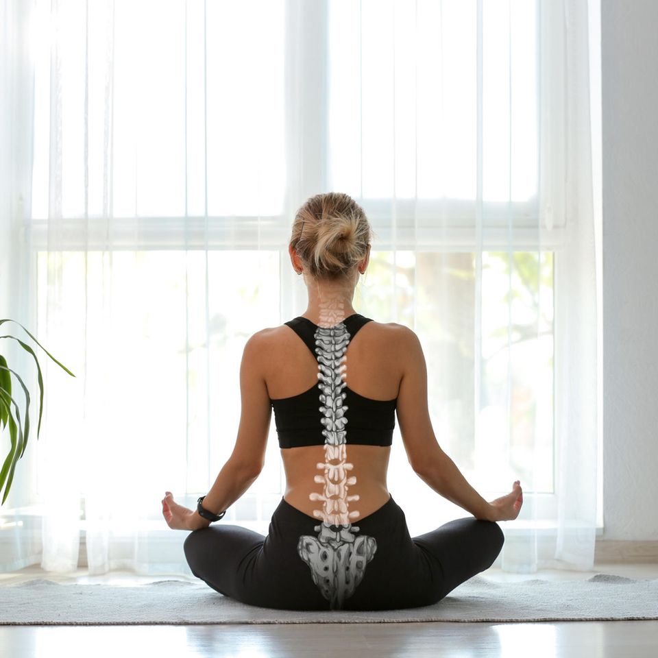 Rückengymnastik: Frau meditiert