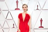 Das ist Hollywood-Glam! In ihrem roten Kleid von Armani legt Amanda Seyfried 2021 einen unvergesslichen Auftritt auf dem roten Teppich der Oscars hin. 