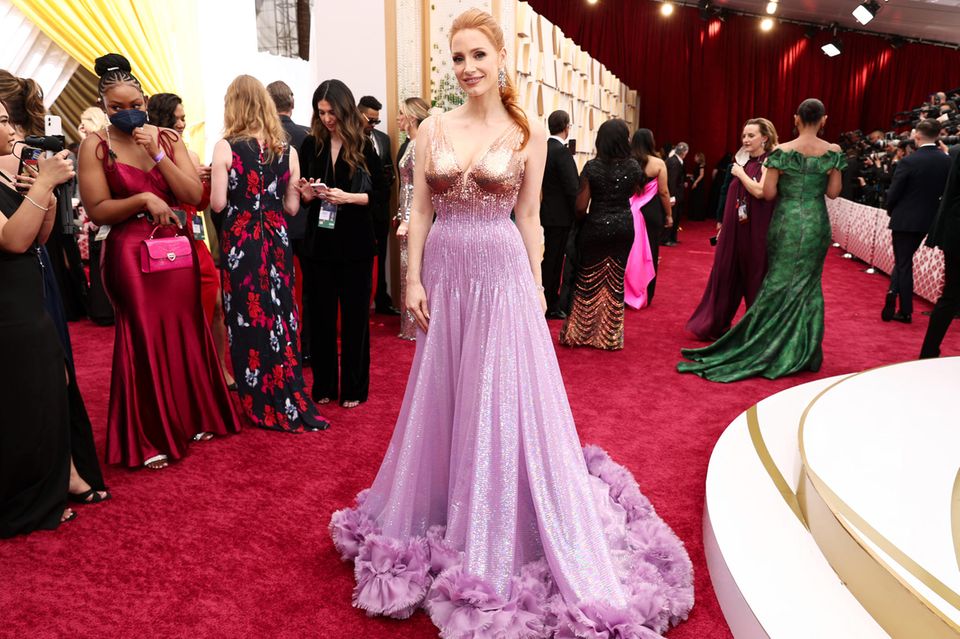 Jessica Chastain auf dem roten Teppich der Oscars 2022