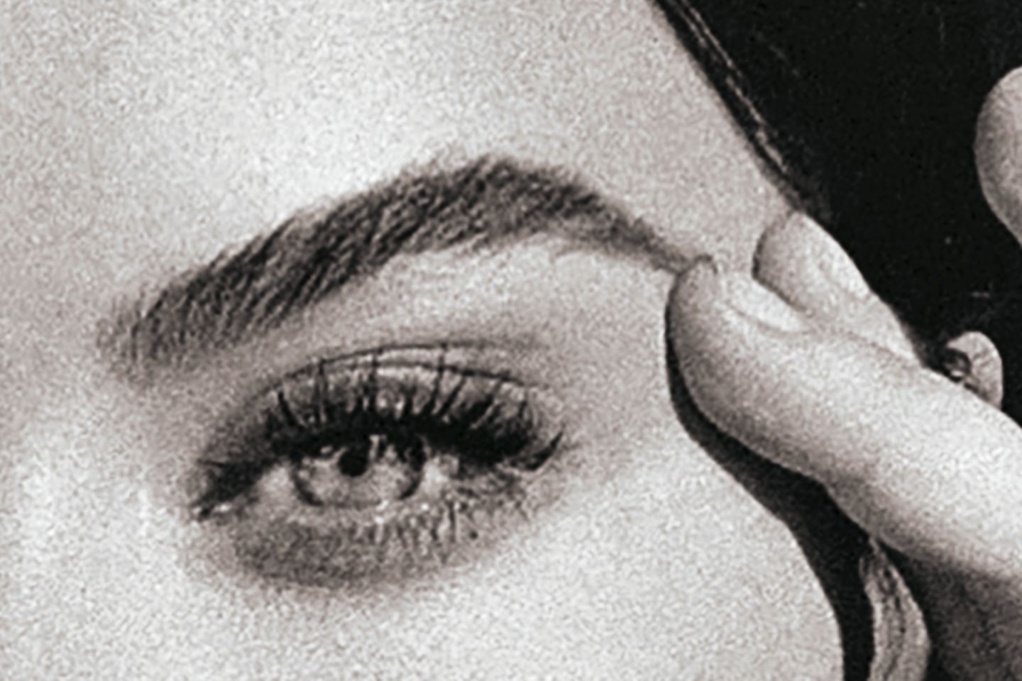 Definiert und natürlich – Theas Augenbrauen treffen das Beauty-Ideal vieler Frauen.