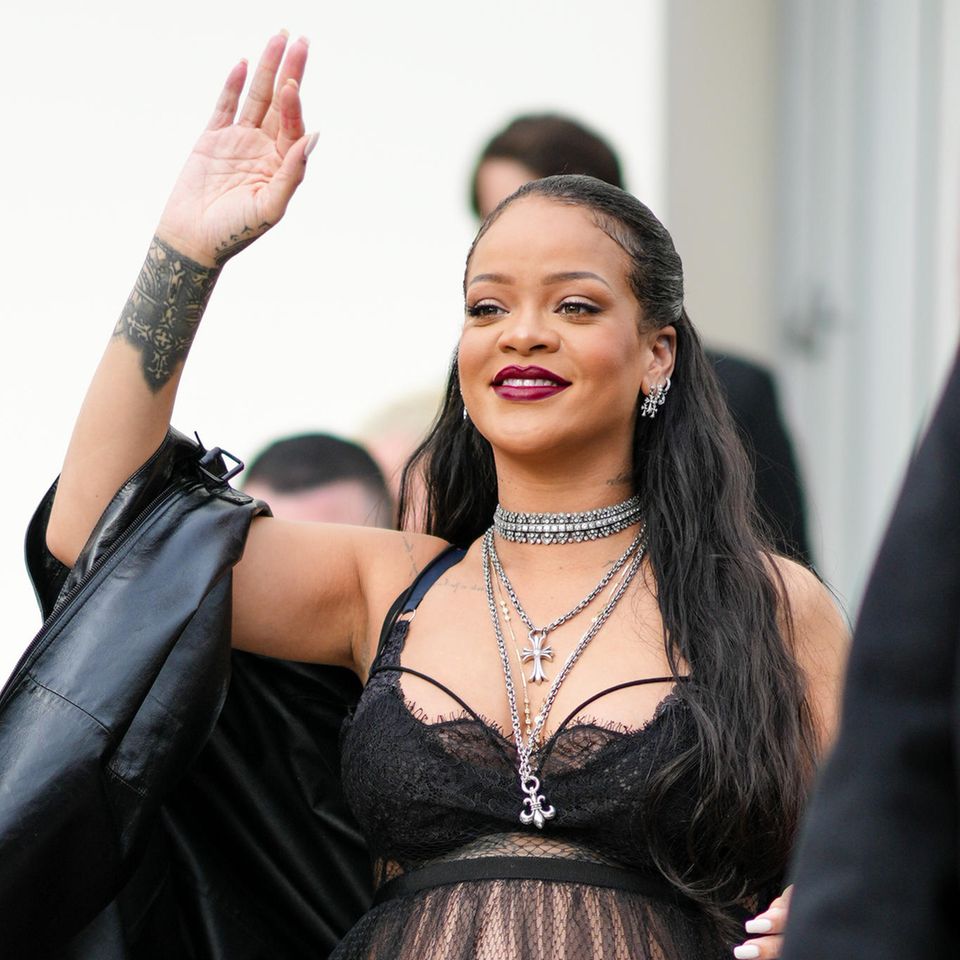 Rihanna liebt es ihren Babybauch stylisch in Szene zu setzen. 