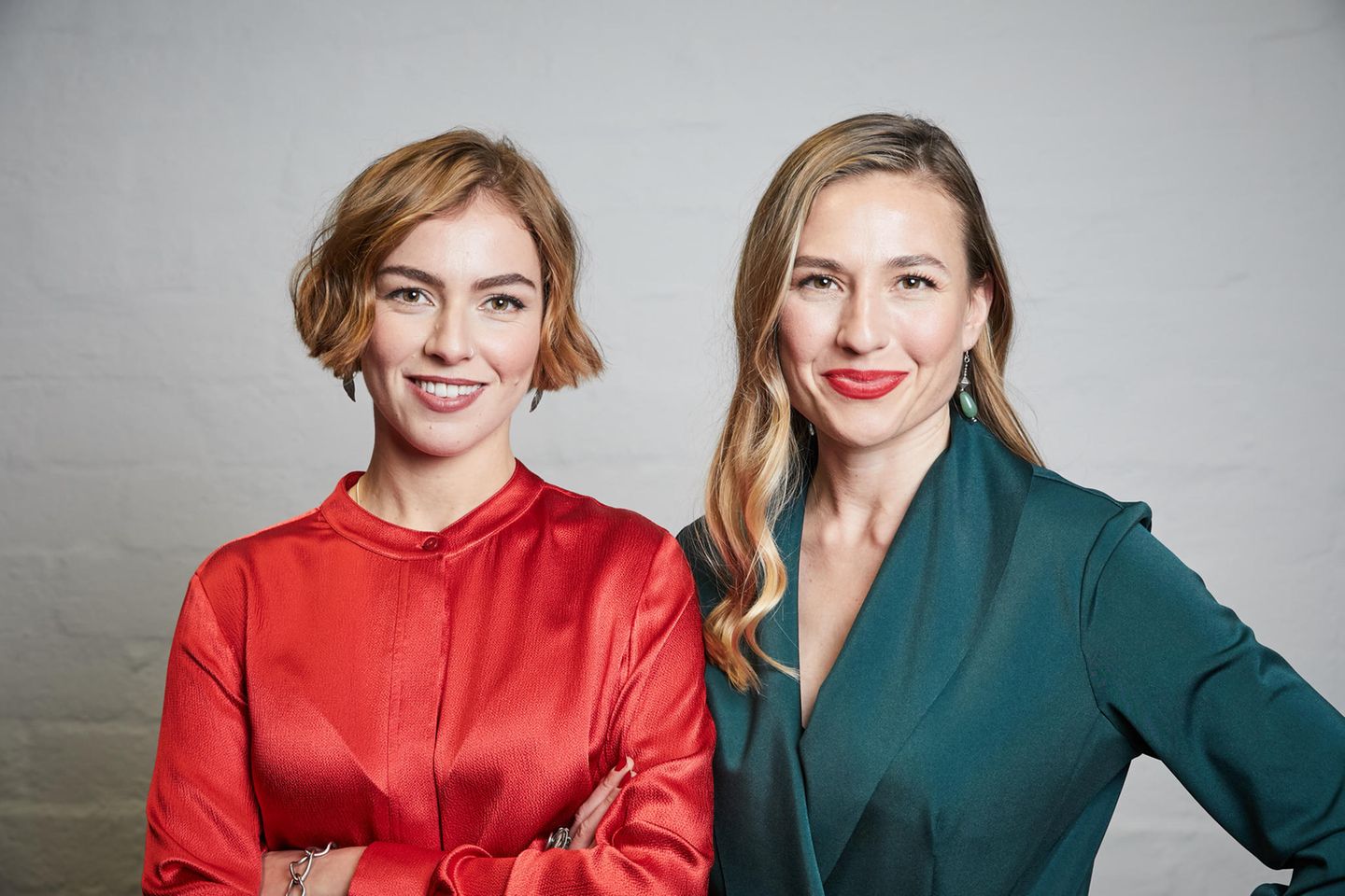Die Hamburgerinnen Evgeniya Polo (li.) und Victoria Dietrich haben den Online-Bestatter "Emmora" gegründet