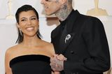 Nägel sind auf jeden Fall der neue Beautytrend während der Oscars 2022. Während Heidi auf Rosé und XXL-Krallen setzt, präsentiert Reality-Star Kourtney Kardashian French-Nails im schwarzen Gothic-Chic.