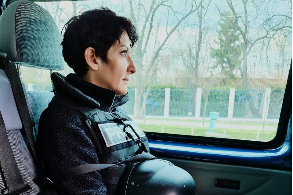 Die Autofahrten in der Ukraine fühlen sich für Kavita Sharma manchmal endlos an