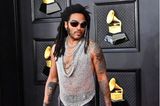 Lenny Kravitz vereint bei den Grammys gleichermaßen Rock und Glamour.
