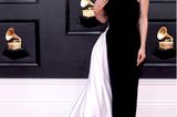 Lady Gaga zeigt sich im schwarz-weißen Armani-Traumkleid und Schmuck von Tiffany ganz besonders elegant.