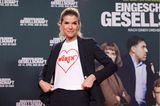 Anke Engelke erscheint zur Weltpremiere des Film "Eingeschlossene Gesellschaft" in Köln mit einem klaren Statement: Women Empowerment! Ihr T-Shirt trägt den Schriftzug "Frauen", umrandet von einem roten Herz. In dem Film, der am 14. April in die Kinos kommt, spielt die 56-Jährige eine der Hauptrollen.
