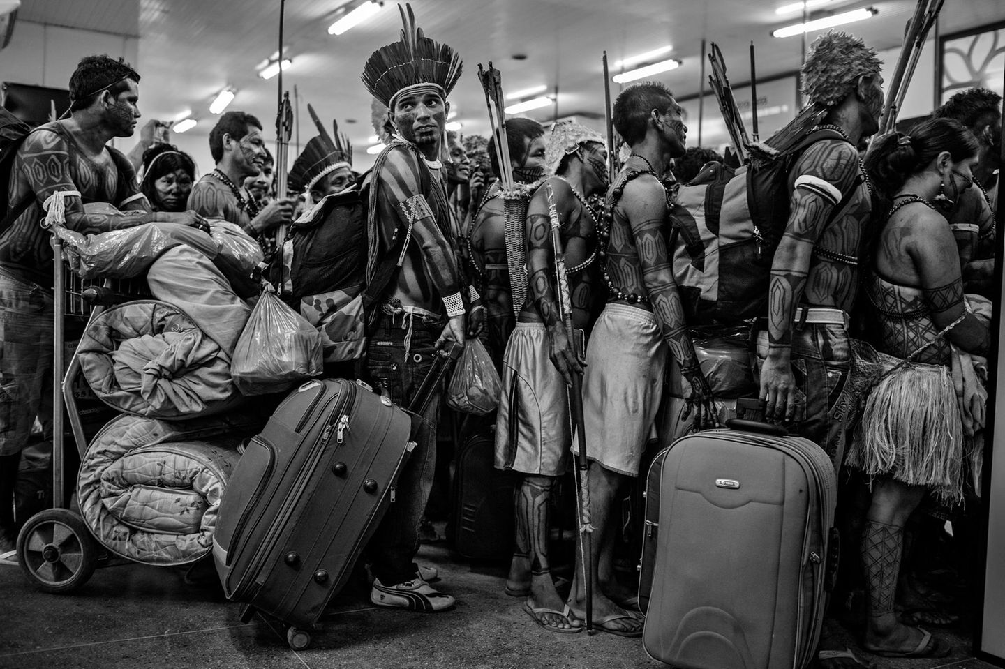 World Press Photo 2022: Bewohner des Amazonas am Flughafen