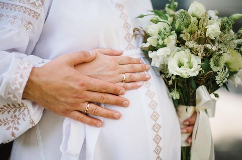 Schwangere Bräute: Die schönsten Umstandskleider für den großen Tag