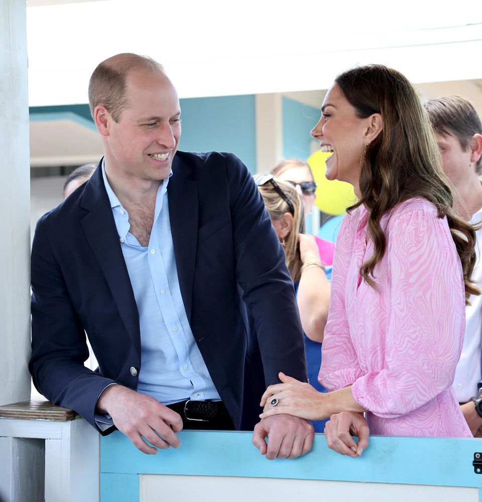 Herzogin Kate + Prinz William: berührten sich und lachen