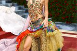 Der bunte Versace-Look von Topmodel Emily Ratajkowski trifft auf geteilte Meinungen.