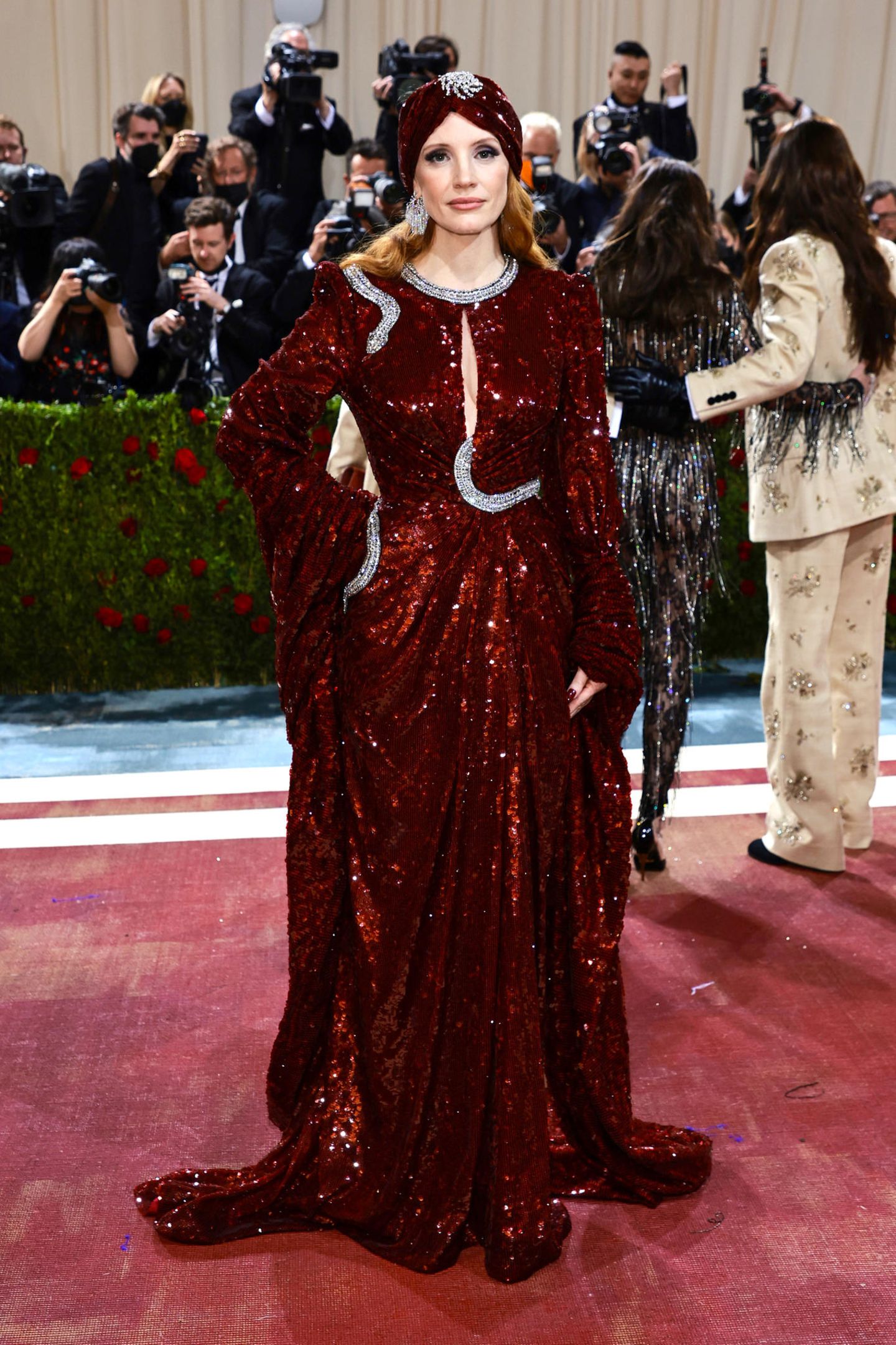 Die frisch gebackene Oscar-Preisträgerin Jessica Chastain setzt im wahrsten Sinne des Wortes auf Gucci von Kopf bis Fuß.   