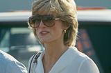 XXL und Braun, die Dritte. Diana galt schon damals als Vorreiterin in Sachen Style, auch heute noch könnte man ihre Sonnenbrillen-Modelle tragen.