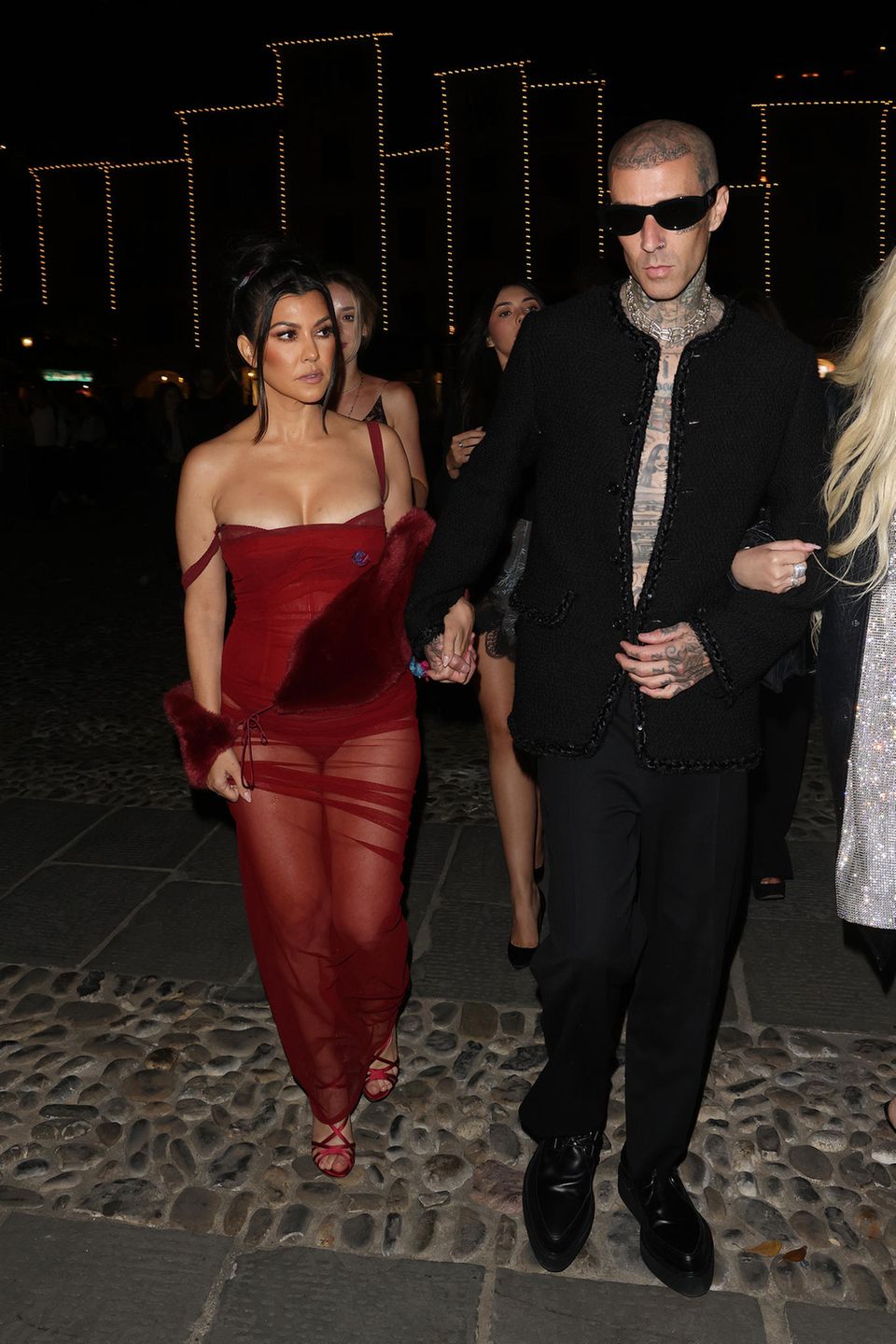 Kourtney Kardashian und Travis Barker am ersten Abend ihrer dreitägigen Hochzeitsfeier.